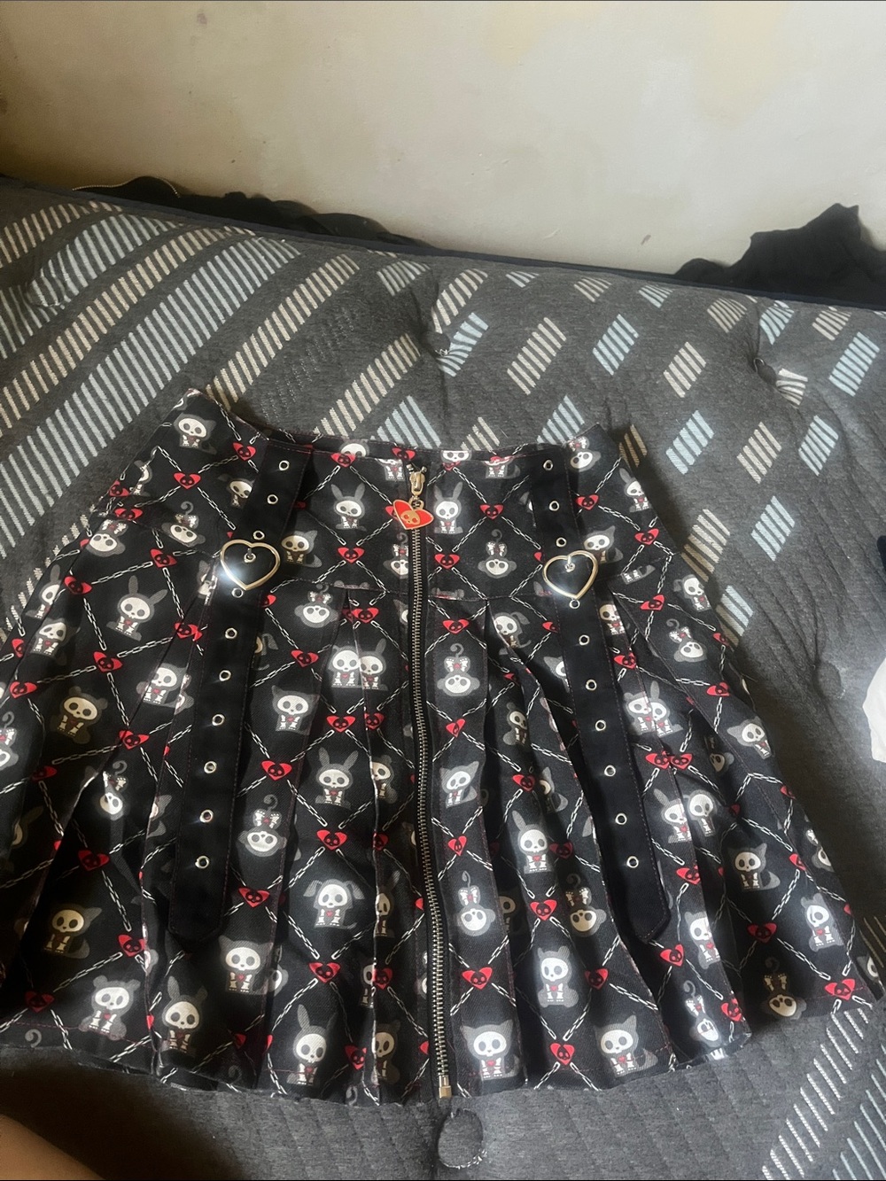 Hot Topic Black Skull Print Pleated Skater Skirt with Red Accents